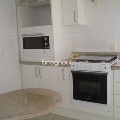 Apartamento com 110m², 3 quartos (sendo 1 suíte), 2 garagens, no bairro Centro em Florianópolis