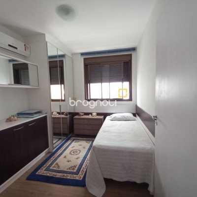 Apartamento com 110m², 3 quartos (sendo 1 suíte), 2 garagens, no bairro Centro em Florianópolis