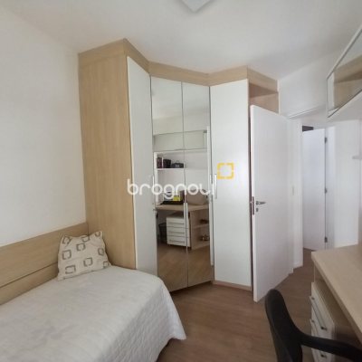 Apartamento com 110m², 3 quartos (sendo 1 suíte), 2 garagens, no bairro Centro em Florianópolis