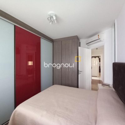 Apartamento com 110m², 3 quartos (sendo 1 suíte), 2 garagens, no bairro Centro em Florianópolis