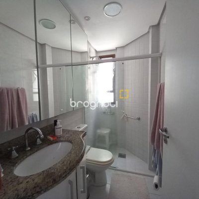 Apartamento com 110m², 3 quartos (sendo 1 suíte), 2 garagens, no bairro Centro em Florianópolis