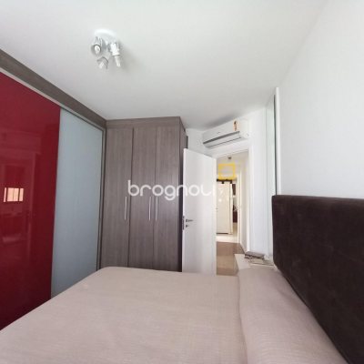Apartamento com 110m², 3 quartos (sendo 1 suíte), 2 garagens, no bairro Centro em Florianópolis