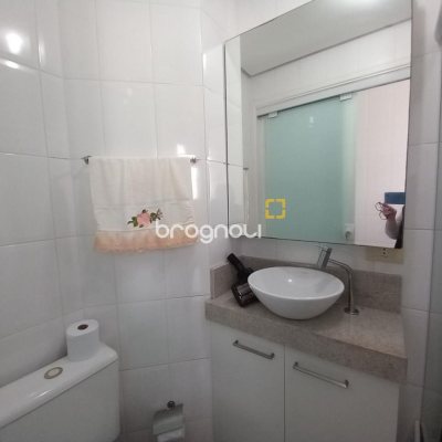 Apartamento com 110m², 3 quartos (sendo 1 suíte), 2 garagens, no bairro Centro em Florianópolis