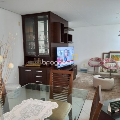 Apartamento com 110m², 3 quartos (sendo 1 suíte), 2 garagens, no bairro Centro em Florianópolis