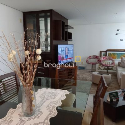Apartamento com 110m², 3 quartos (sendo 1 suíte), 2 garagens, no bairro Centro em Florianópolis