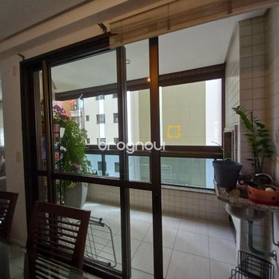 Apartamento com 110m², 3 quartos (sendo 1 suíte), 2 garagens, no bairro Centro em Florianópolis