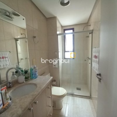 Apartamento com 110m², 3 quartos (sendo 1 suíte), 2 garagens, no bairro Centro em Florianópolis