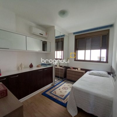 Apartamento com 110m², 3 quartos (sendo 1 suíte), 2 garagens, no bairro Centro em Florianópolis