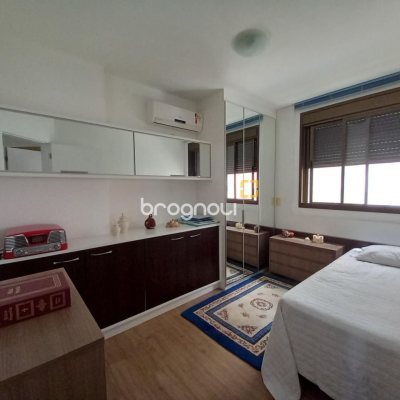 Apartamento com 110m², 3 quartos (sendo 1 suíte), 2 garagens, no bairro Centro em Florianópolis