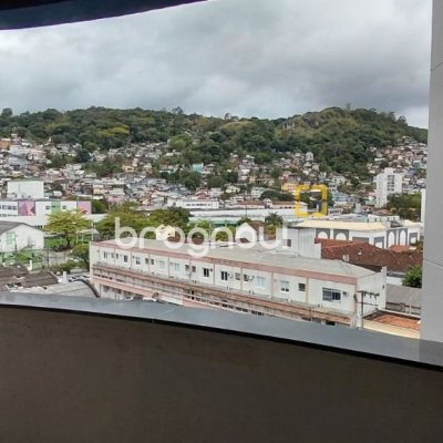 Apartamento com 93m², 3 quartos (sendo 1 suíte), 1 garagem, no bairro Centro em Florianópolis