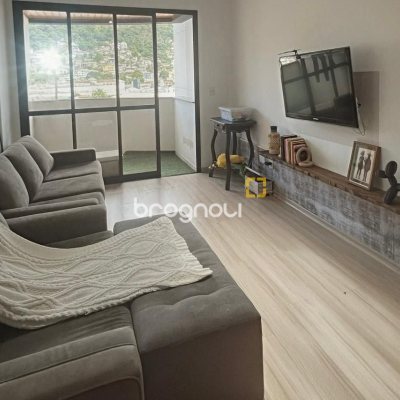 Apartamento com 93m², 3 quartos (sendo 1 suíte), 1 garagem, no bairro Centro em Florianópolis