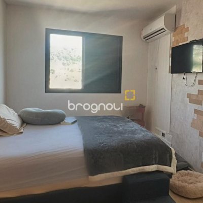 Apartamento com 93m², 3 quartos (sendo 1 suíte), 1 garagem, no bairro Centro em Florianópolis