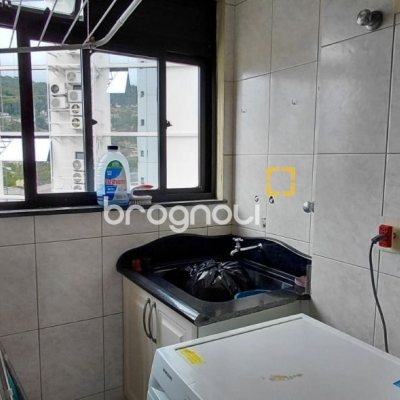 Apartamento com 93m², 3 quartos (sendo 1 suíte), 1 garagem, no bairro Centro em Florianópolis