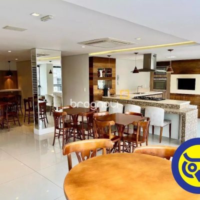 Apartamento com 93m², 3 quartos (sendo 1 suíte), 1 garagem, no bairro Centro em Florianópolis