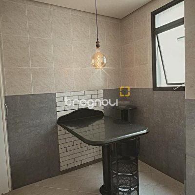 Apartamento com 93m², 3 quartos (sendo 1 suíte), 1 garagem, no bairro Centro em Florianópolis