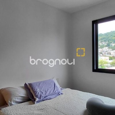 Apartamento com 93m², 3 quartos (sendo 1 suíte), 1 garagem, no bairro Centro em Florianópolis