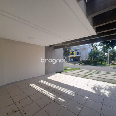 Casa com 259m², 3 quartos (sendo 3 suítes), 2 garagens, no bairro Campeche em Florianópolis