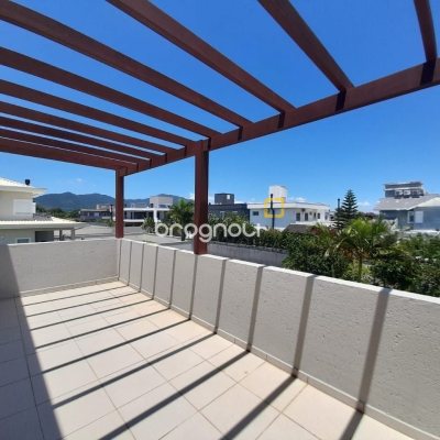 Casa com 259m², 3 quartos (sendo 3 suítes), 2 garagens, no bairro Campeche em Florianópolis