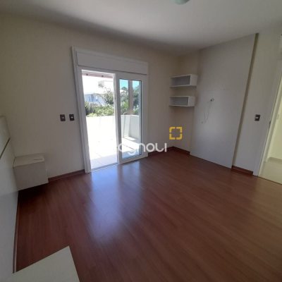 Casa com 259m², 3 quartos (sendo 3 suítes), 2 garagens, no bairro Campeche em Florianópolis