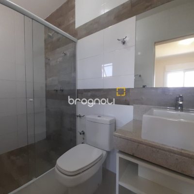 Casa com 259m², 3 quartos (sendo 3 suítes), 2 garagens, no bairro Campeche em Florianópolis