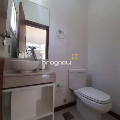 Casa com 259m², 3 quartos (sendo 3 suítes), 2 garagens, no bairro Campeche em Florianópolis