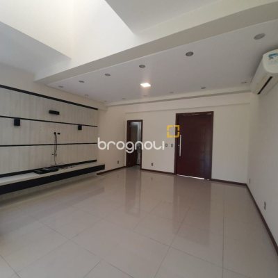Casa com 259m², 3 quartos (sendo 3 suítes), 2 garagens, no bairro Campeche em Florianópolis