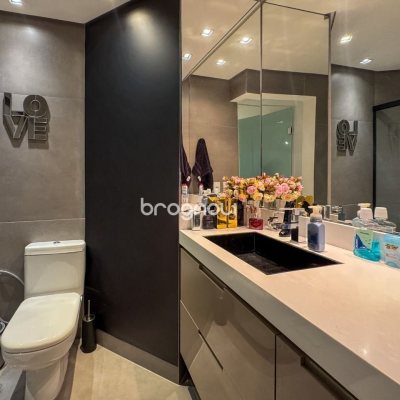 Apartamento com 68m², 2 quartos (sendo 1 suíte), 2 garagens, no bairro Itacorubi em Florianópolis