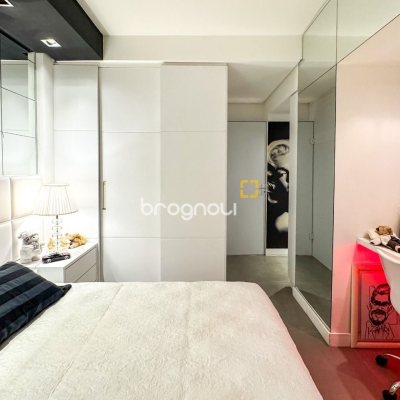 Apartamento com 68m², 2 quartos (sendo 1 suíte), 2 garagens, no bairro Itacorubi em Florianópolis