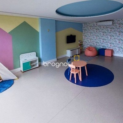 Apartamento com 68m², 2 quartos (sendo 1 suíte), 2 garagens, no bairro Itacorubi em Florianópolis