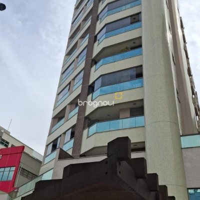 Apartamento com 131m², 2 quartos (sendo 2 suítes), 2 garagens, no bairro Trindade em Florianópolis