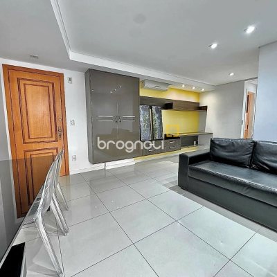 Apartamento com 131m², 2 quartos (sendo 2 suítes), 2 garagens, no bairro Trindade em Florianópolis
