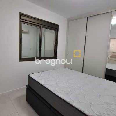 Apartamento com 131m², 2 quartos (sendo 2 suítes), 2 garagens, no bairro Trindade em Florianópolis