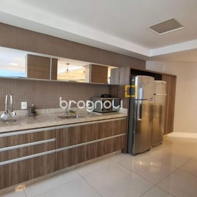 Apartamento com 131m², 2 quartos (sendo 2 suítes), 2 garagens, no bairro Trindade em Florianópolis