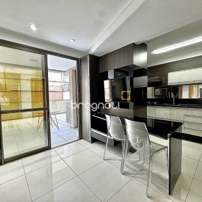 Apartamento com 131m², 2 quartos (sendo 2 suítes), 2 garagens, no bairro Trindade em Florianópolis
