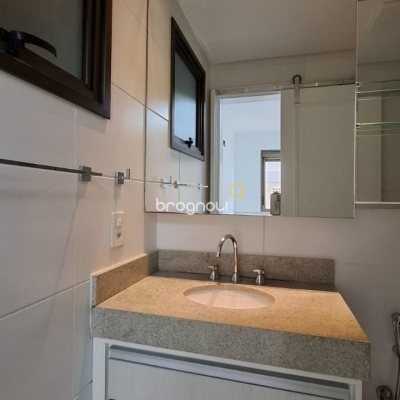 Apartamento com 131m², 2 quartos (sendo 2 suítes), 2 garagens, no bairro Trindade em Florianópolis