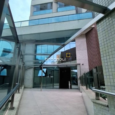 Apartamento com 131m², 2 quartos (sendo 2 suítes), 2 garagens, no bairro Trindade em Florianópolis