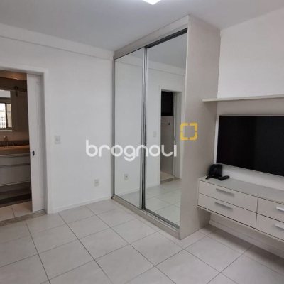 Apartamento com 131m², 2 quartos (sendo 2 suítes), 2 garagens, no bairro Trindade em Florianópolis