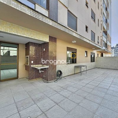 Apartamento com 131m², 2 quartos (sendo 2 suítes), 2 garagens, no bairro Trindade em Florianópolis