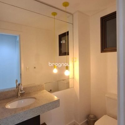 Apartamento com 131m², 2 quartos (sendo 2 suítes), 2 garagens, no bairro Trindade em Florianópolis