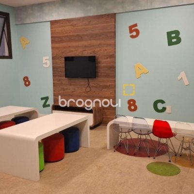 Apartamento com 131m², 2 quartos (sendo 2 suítes), 2 garagens, no bairro Trindade em Florianópolis