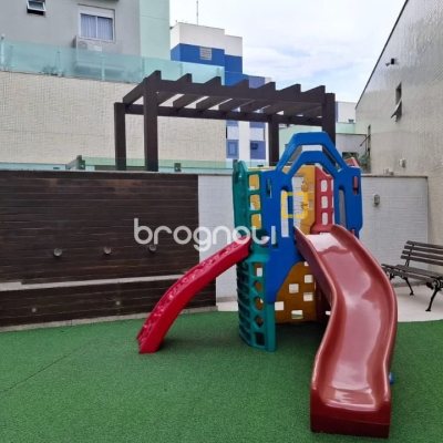 Apartamento com 131m², 2 quartos (sendo 2 suítes), 2 garagens, no bairro Trindade em Florianópolis