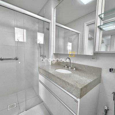Apartamento com 131m², 2 quartos (sendo 2 suítes), 2 garagens, no bairro Trindade em Florianópolis