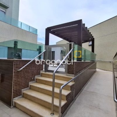 Apartamento com 131m², 2 quartos (sendo 2 suítes), 2 garagens, no bairro Trindade em Florianópolis