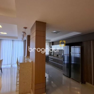 Apartamento com 131m², 2 quartos (sendo 2 suítes), 2 garagens, no bairro Trindade em Florianópolis