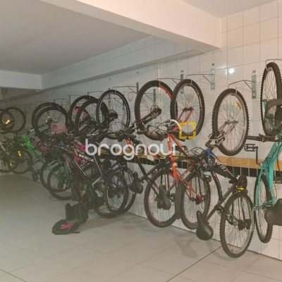 Apartamento com 131m², 2 quartos (sendo 2 suítes), 2 garagens, no bairro Trindade em Florianópolis