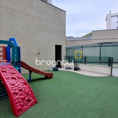 Apartamento com 131m², 2 quartos (sendo 2 suítes), 2 garagens, no bairro Trindade em Florianópolis