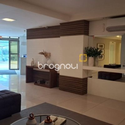 Apartamento com 131m², 2 quartos (sendo 2 suítes), 2 garagens, no bairro Trindade em Florianópolis