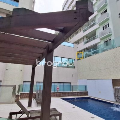 Apartamento com 131m², 2 quartos (sendo 2 suítes), 2 garagens, no bairro Trindade em Florianópolis