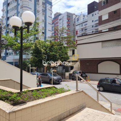Apartamento com 141m², 3 quartos (sendo 1 suíte), 1 garagem, no bairro Centro em Florianópolis