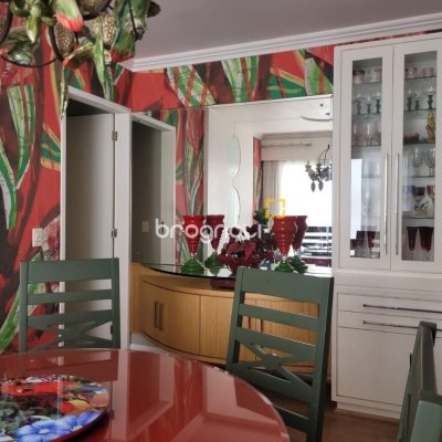 Apartamento com 141m², 3 quartos (sendo 1 suíte), 1 garagem, no bairro Centro em Florianópolis